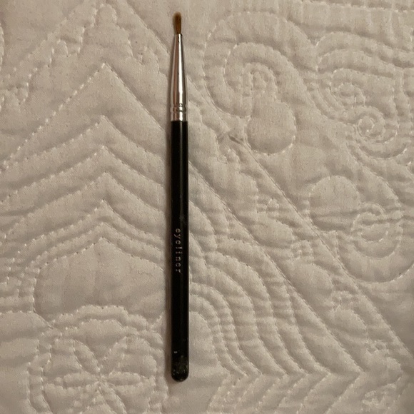 BARE ESCENTUALS EYELINER BRUSH - Picture 2 of 5